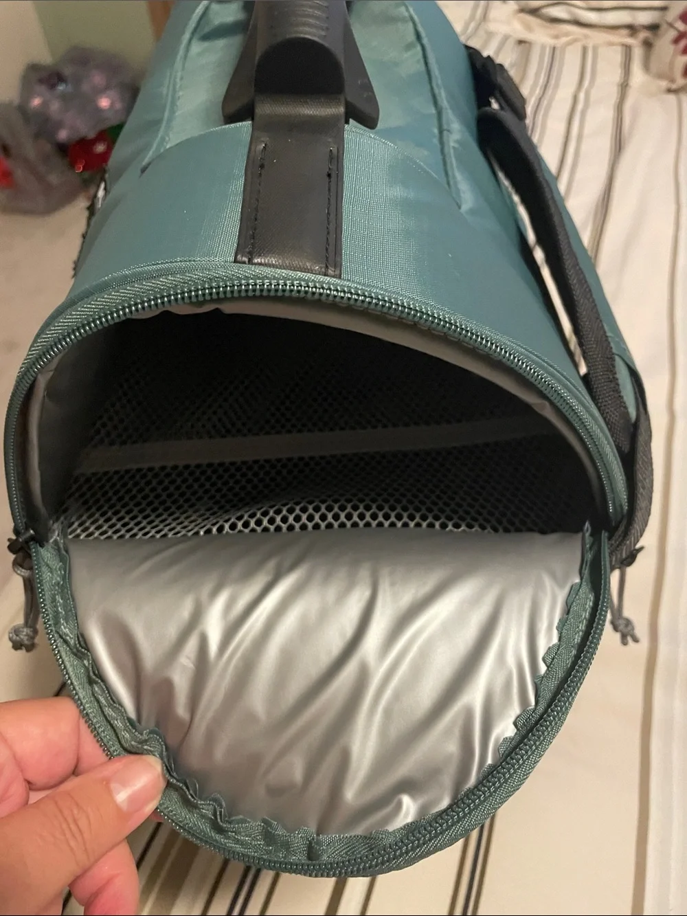 New Igloo Playmate Gripper 22 Can Cooler Bag Teal Green Black Insulated Box Bag